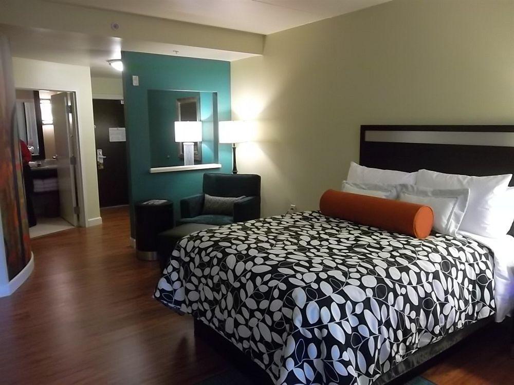 Hotel Indigo Atlanta Airport College Park By Ihg Exterior photo